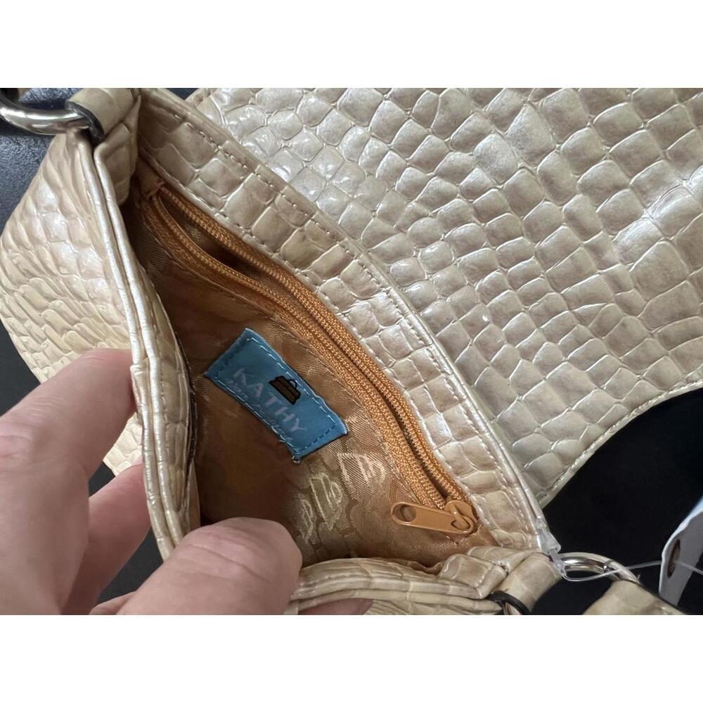 NEW Kathy Van Zeeland Vegan Leather Purse - Picture 3 of 7
